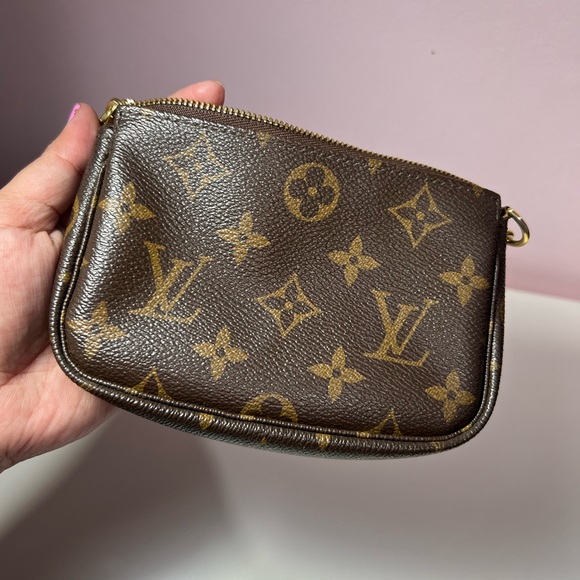 ❣️❣️❣️SOLD on IG❣️❣️❣️ mini pochette monogram - Picture 15 of 16